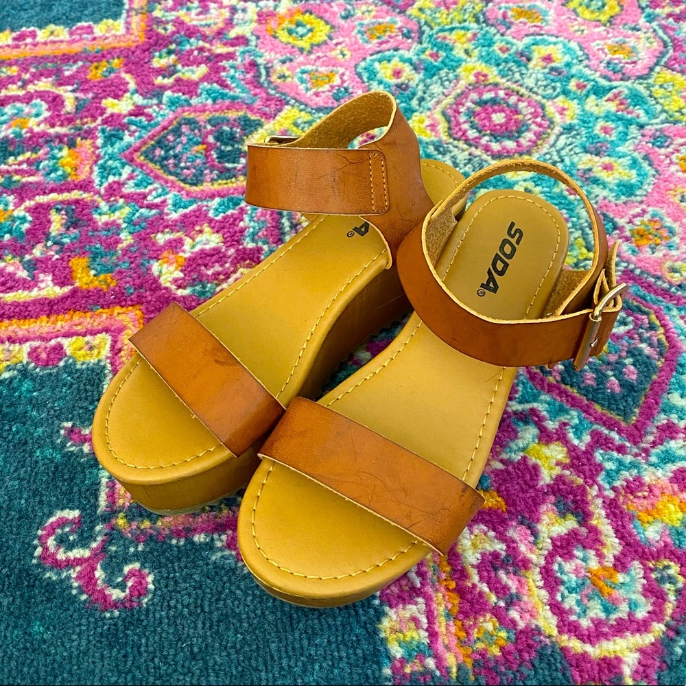 Platform sandals